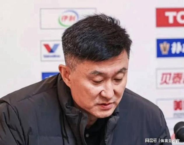 牛逼！14分26板4帽，广东4内线被他锤爆，付政浩给杜锋提出一建议