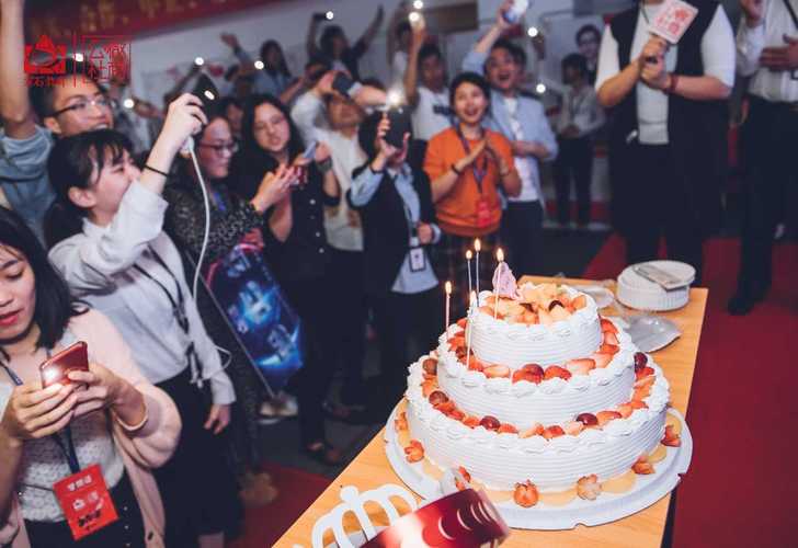 德天空：加纳主帅赛后得知记者生日，发布会上用德语唱生日歌祝福