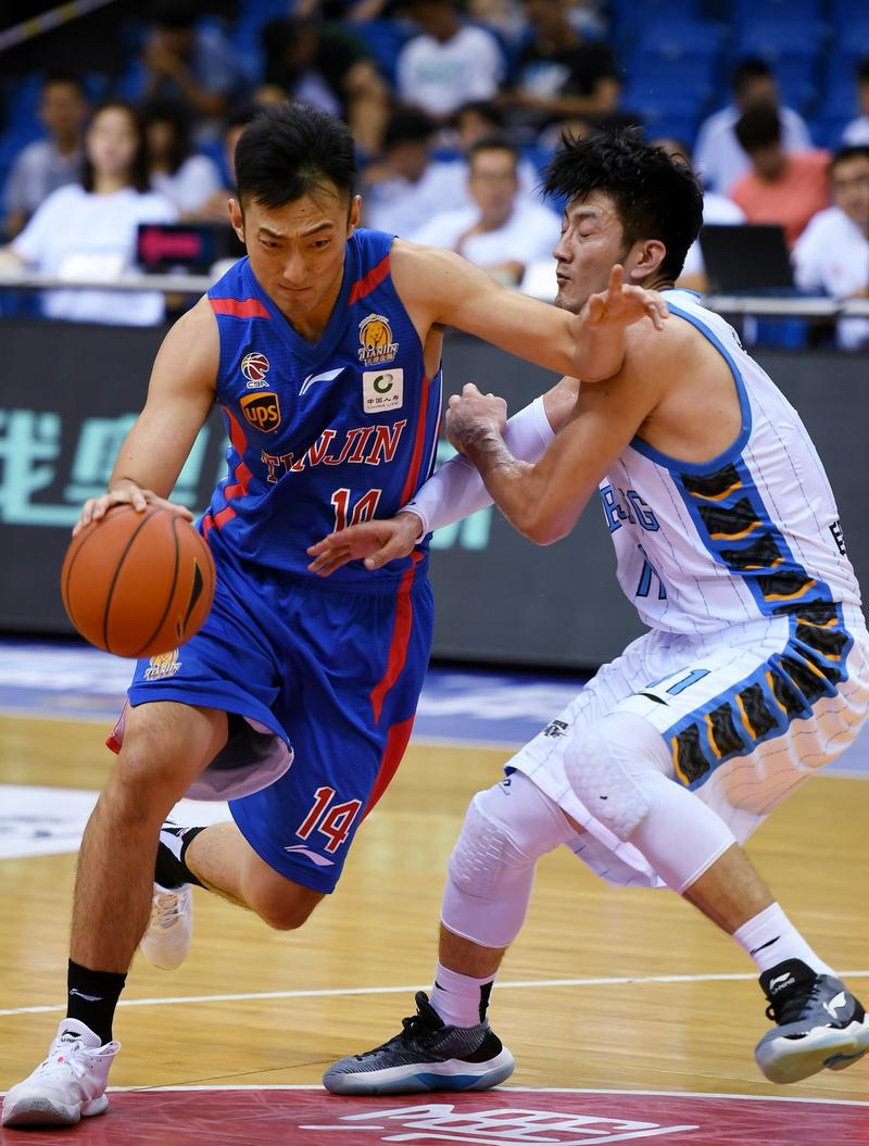 CBA最新排名：上海15连胜强势领跑，北京暂回第3，浙江成最大赢家