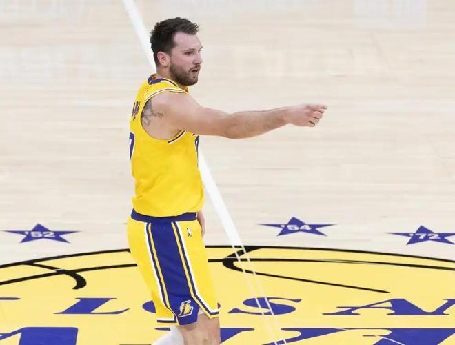 贝弗利认为对东契奇罚款即可不应禁赛指责有人故意诱使他吃T_NBA直播