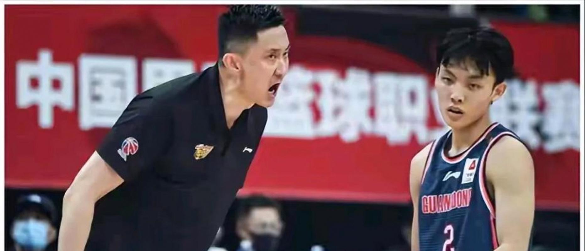杜锋终于醒了！把球权交给徐杰，将2人移出首发阵容，球队连赢3场