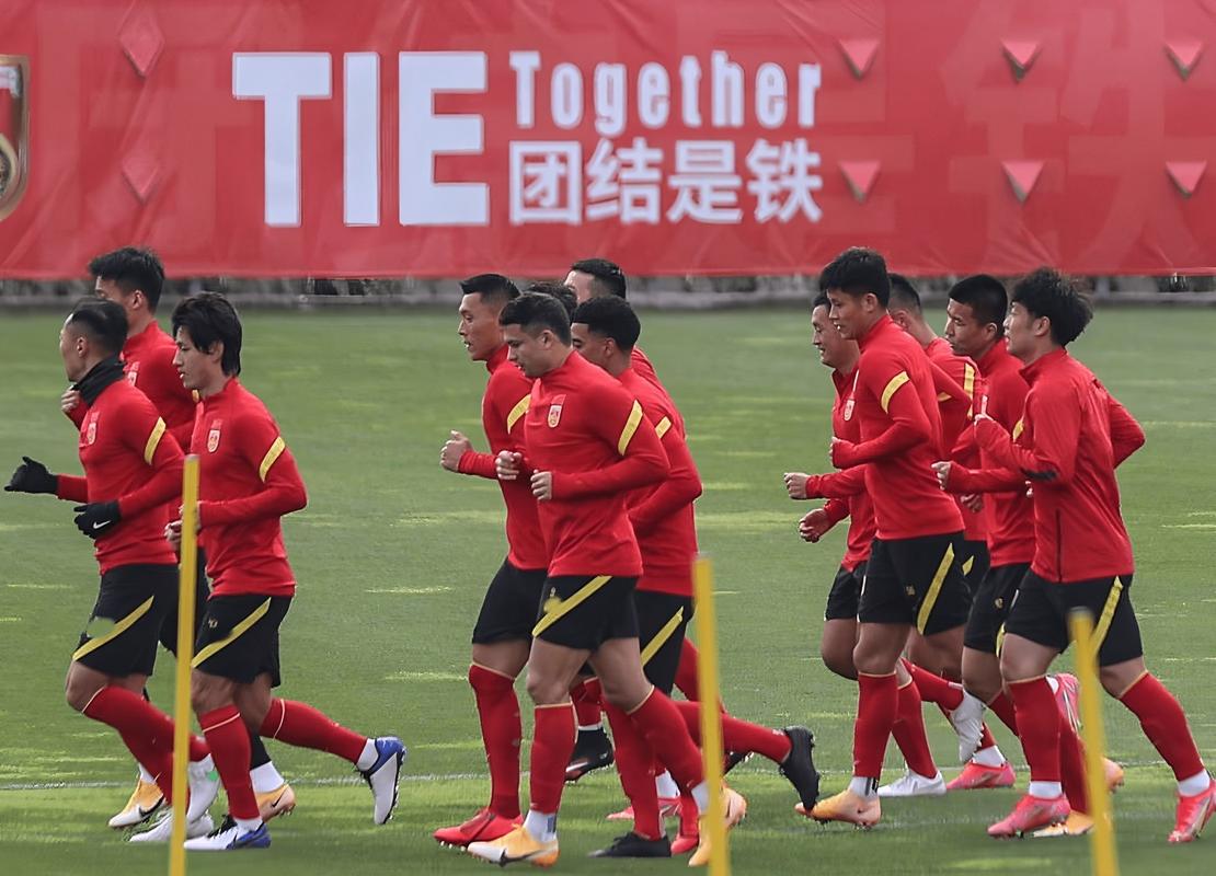 新鹏城vs三镇首发：4外援PK4外援！戴伟浚、姜至鹏先发，绍尔出战