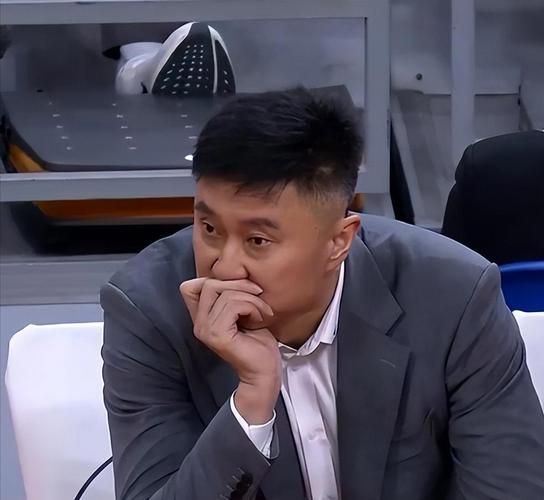 输山东发布会！杜锋直指双外受伤影响轮换，徐杰寄语更主动担责！