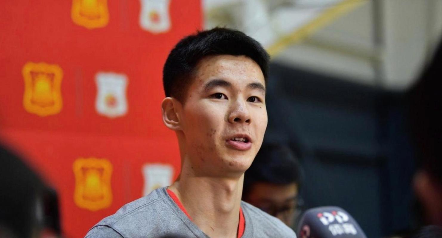 同曦弊端尽显！王世龙第三节应变慢，帕克郭昊文齐爆关键球真不行
