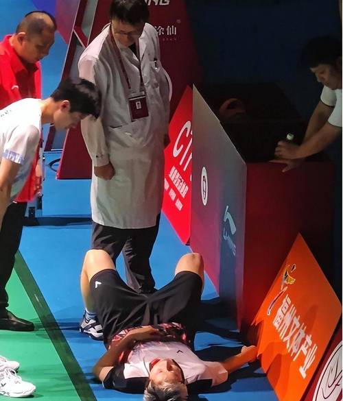 石宇奇因急性肠胃炎退出对加拿大的比赛，至少需要三天恢复