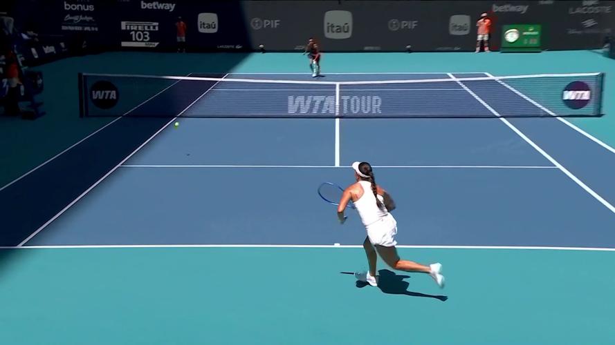 WTA1000马德里站第四轮：费尔南德斯20击败31号种子李吉妮