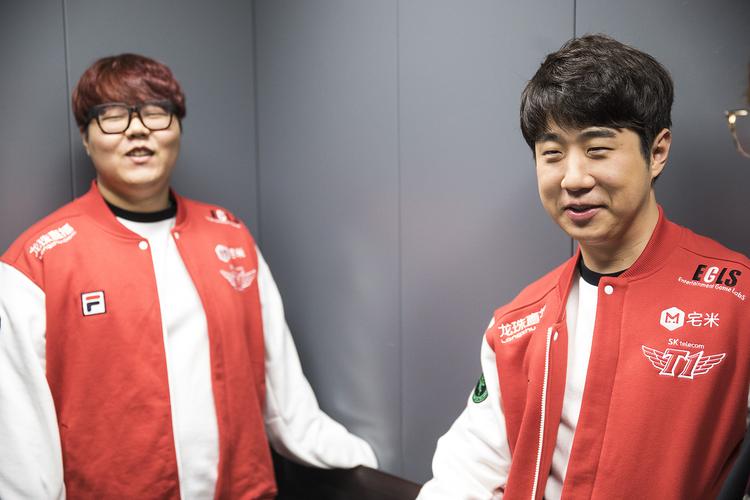 韩国文体观光部部长：非常荣幸Faker特意为我准备了亲笔签名队服