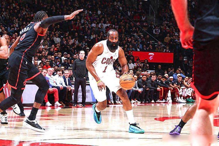 系列赛前两场哈登米切尔合计74中41得112分后两场67中24得72分